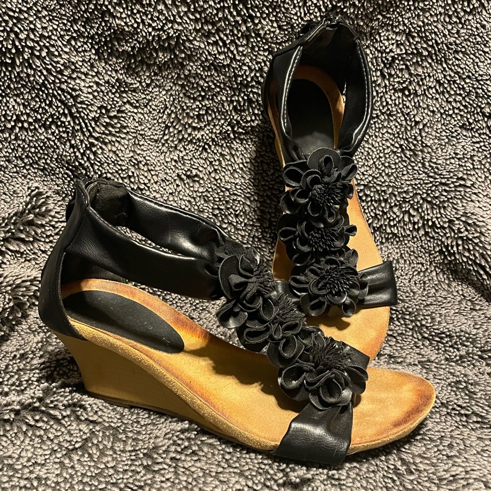 Patrizia Luca Black Leather Wedge Sandals with Floral Embellishments